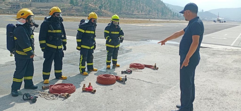 First responders undergo rope rescue training